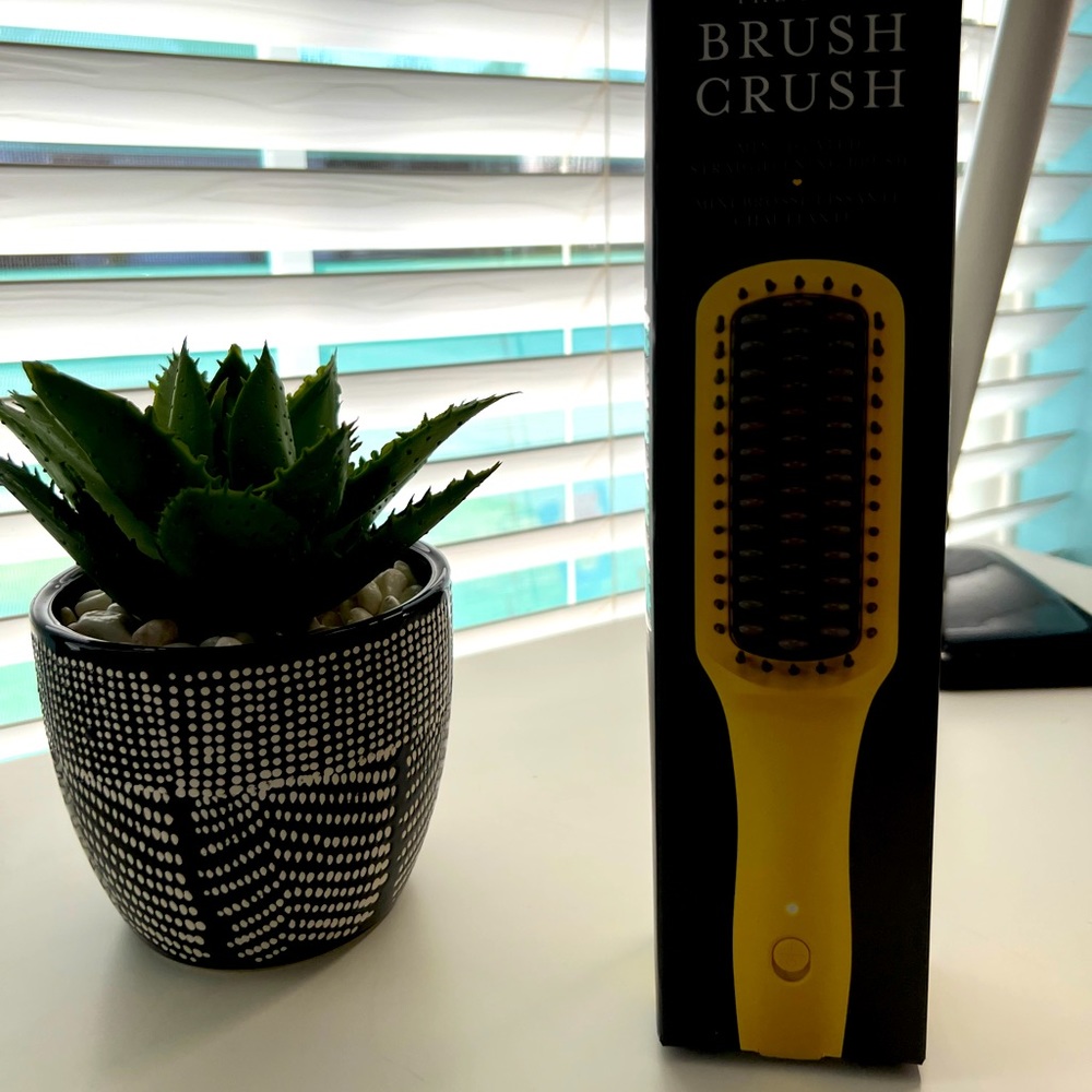 dry bar BRUSH CRUSH